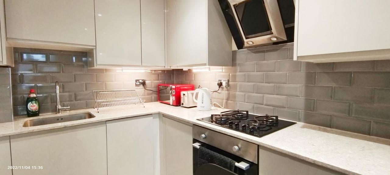 Appartement First Floor Flat 1 Northwood à Londres Extérieur photo